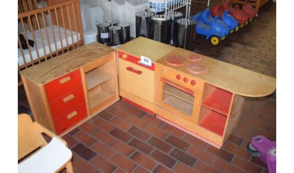 houten kinderspeeltuig voorstellende keuken