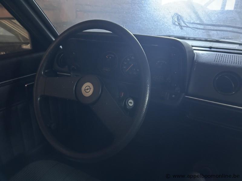 OPEL Ascona 13, 52703km, oldtimer, datum eerste insch 19/03/1981, chassisnummer 8815116260, 1300cm³, 1 sleutel, inschrijvingsbewijs, keuring – foto 7 – kavel bij Appelboom