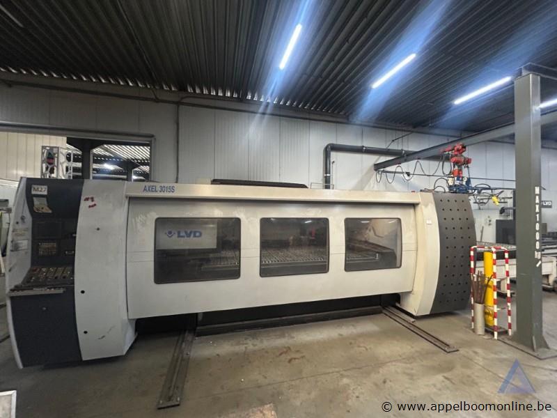 Industriële lasersnijmachine LVD AXEL 3015, bouwjaar 2001, met een vermogen van 80 kW
