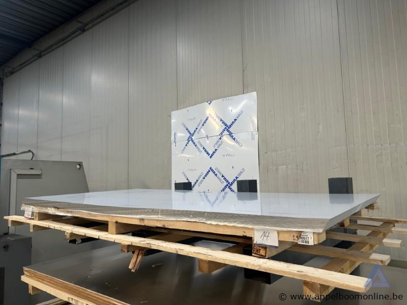 24 aluminium platen,afmetingen van 2500 x 1250 x 2 mm
