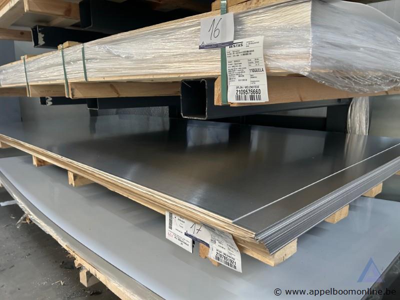 39 aluminium platen, afmetingen 3000 x 1500 x 2 mm