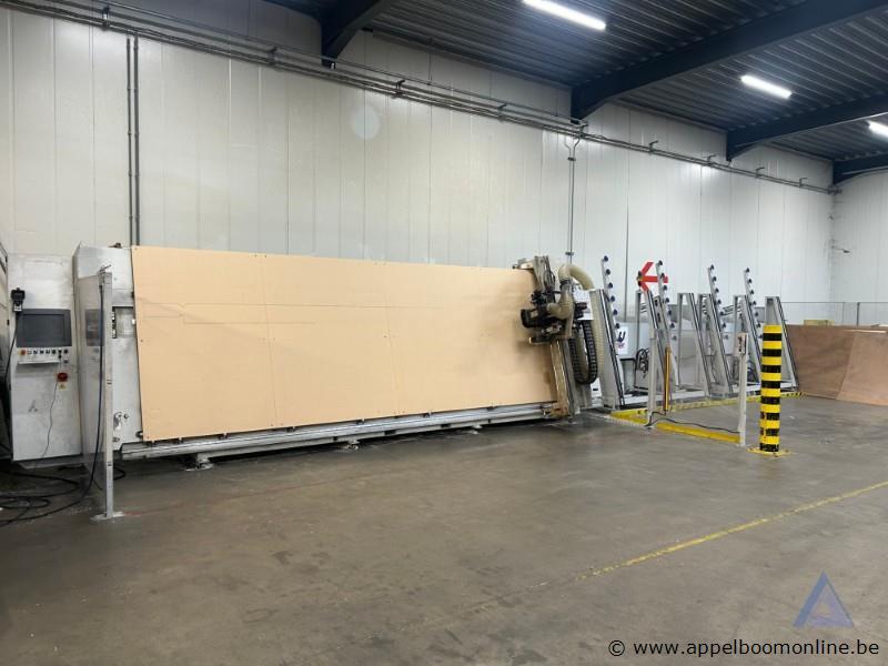 CNC paneelbewerkingsmachine CASADEI INDUSTRIA ALU Ranger 6321, bouwjaar 2017, met een vermogen van 22,0 kW. Inclusief diverse snijgereedschappen en…
