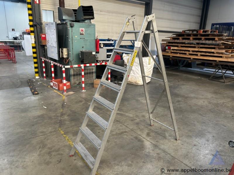 Aluminium vouwladder van het merk Perfecty