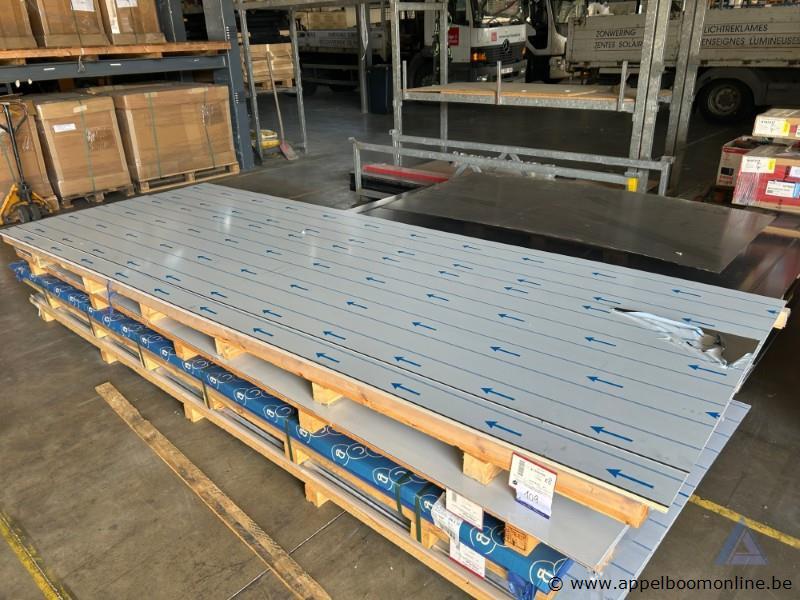 Lot bestaande uit 8 aluminium platen van het type AlMg1 (5005) H14/H24, afmetingen van 4000 x 1500 x 2 mm en zijn voorzien van beschermfolie