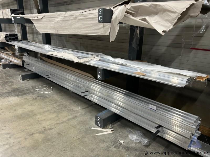 Lot bestaande uit diverse aluminium profielen