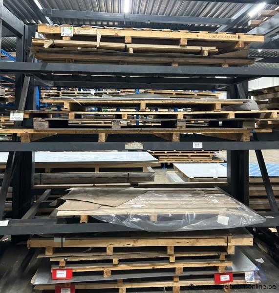 Lot bestaande uit diverse aluminium platen