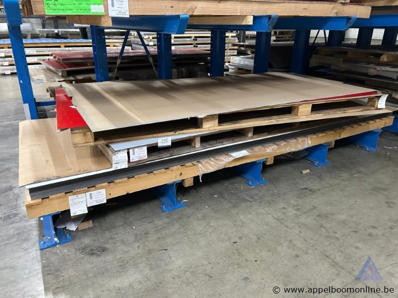 Lot bestaande uit Dibond platen van het merk Thyssen Krupp Plastics, diverse afmetingen en types