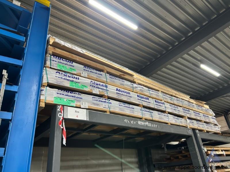 Lot aluminium composiet panelen van het merk Alucoil, type Larson FR Anodic Brushed Glossy. De panelen hebben afmetingen van 4 x 1500 x 6000 mm