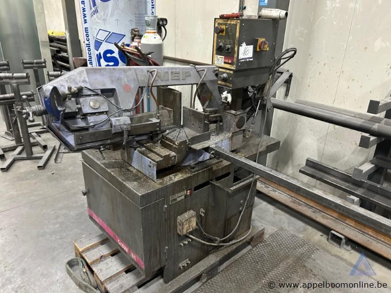 Horizontale beugelzaagmachine MEP Shark 280, bouwjaar 1999. Voorzien van een vermogen van 1,9 kW en een aansluiting van 400 V, 3 fasen