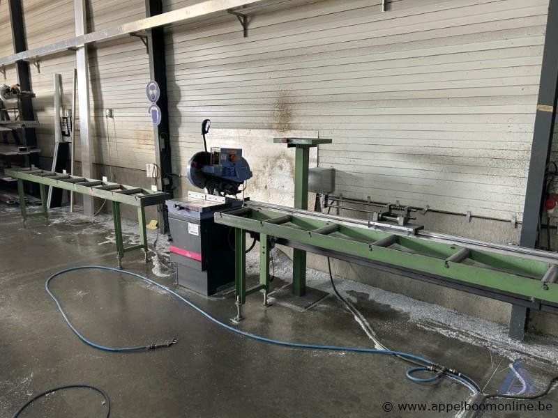 Industriële afkortzaagmachine MEP Cobra 350, bouwjaar 1999. Voorzien van rollenbanen