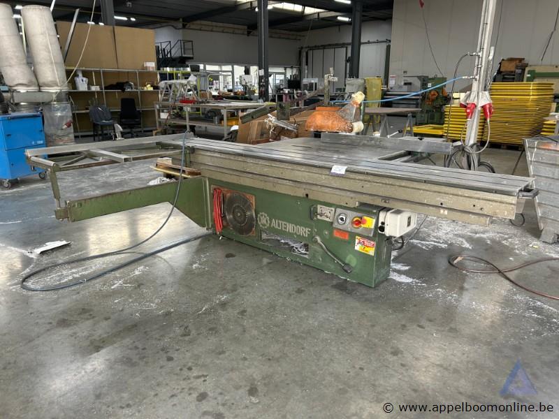 Formaatzaag ALTENDORF L 45, serienummer 85-1-225, bouwjaar 1985. Voorzien van een hoofdvermogen van 5,5 kW en een voorritzmotor van 0,75 kW