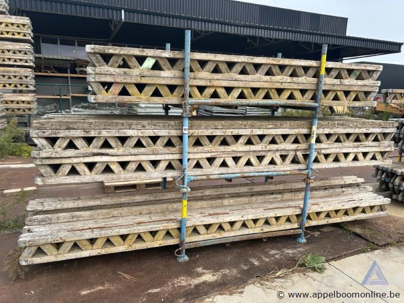 40 diverse H-balken – kavel bij Appelboom