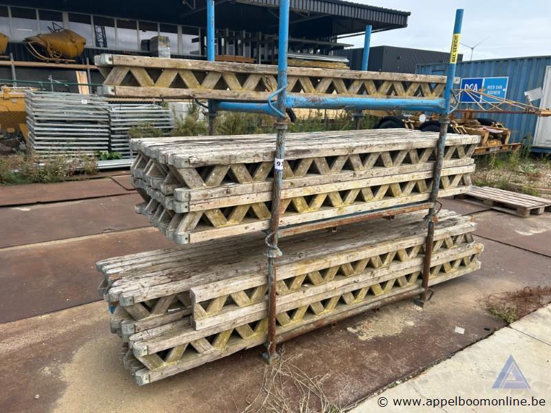 40 diverse H-balken – kavel bij Appelboom