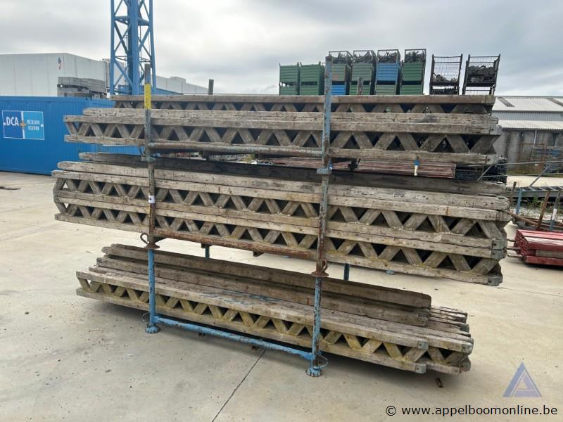 35 diverse H-balken – kavel bij Appelboom