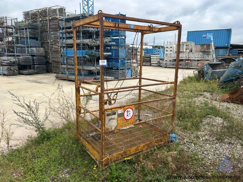 Werkplatform SECATO NAT, bouwjaar 2011. Eigen gewicht 180 kg, hefcapaciteit 240 kg