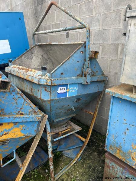 Betonkubel SECATOL TIC, bouwjaar 2008. Inhoud 500 L, eigen gewicht 275 kg – kavel bij Appelboom