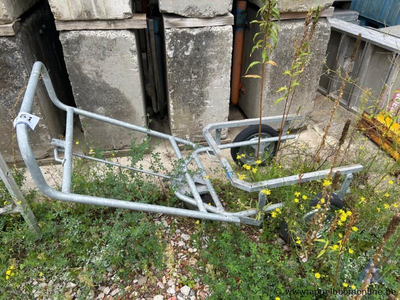 Karframe met wielen. Werking niet gekend – kavel bij Appelboom