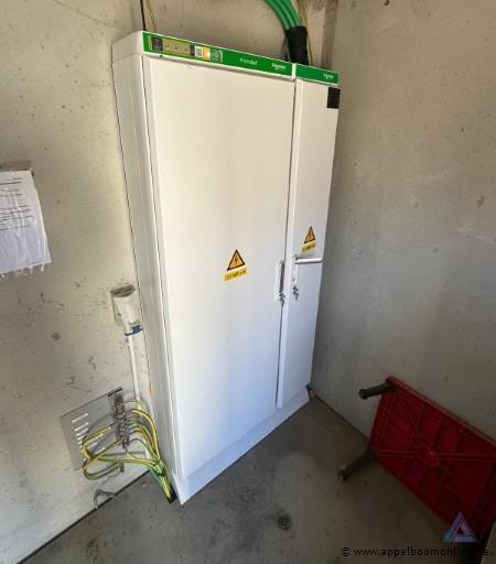 Compacte hoogspanningscabine met KYTE POWERTECH transformator (bouwjaar 2021, serienummer 1112105200) en Schneider Electric schakelinstallatie. Voo… – foto 8 – kavel bij Appelboom