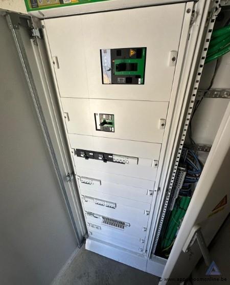Compacte hoogspanningscabine met KYTE POWERTECH transformator (bouwjaar 2021, serienummer 1112105200) en Schneider Electric schakelinstallatie. Voo… – foto 9 – kavel bij Appelboom