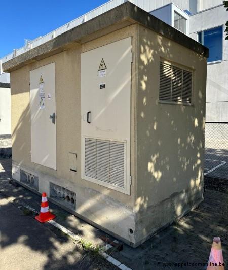 Betonnen hoogspanningscabine. Waarschuwingsborden voor 10000 V aanwezig. Op slot – foto 2 – kavel bij Appelboom