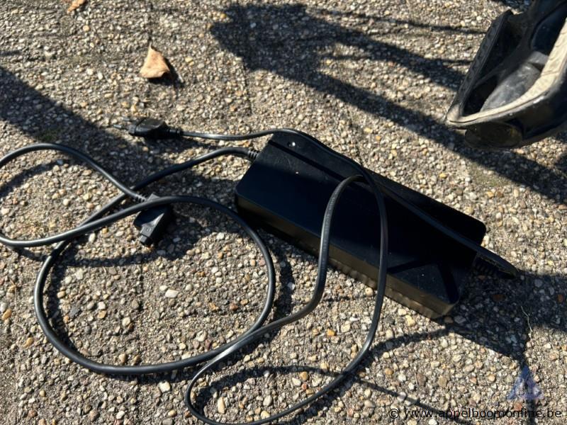 Elektrische fiets SHIMANO, met sleutel, nummer 702-261, met latder, werking niet gekend – foto 5 – kavel bij Appelboom