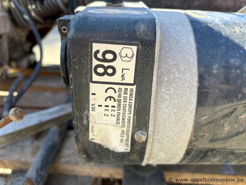 Generator HONDA GX160, bouwjaar 2001, 1 kW, 230 V, 98 dB, serienummer 2001-K1-8706. Werking niet gekend. 005-120 – foto 4 – kavel bij Appelboom