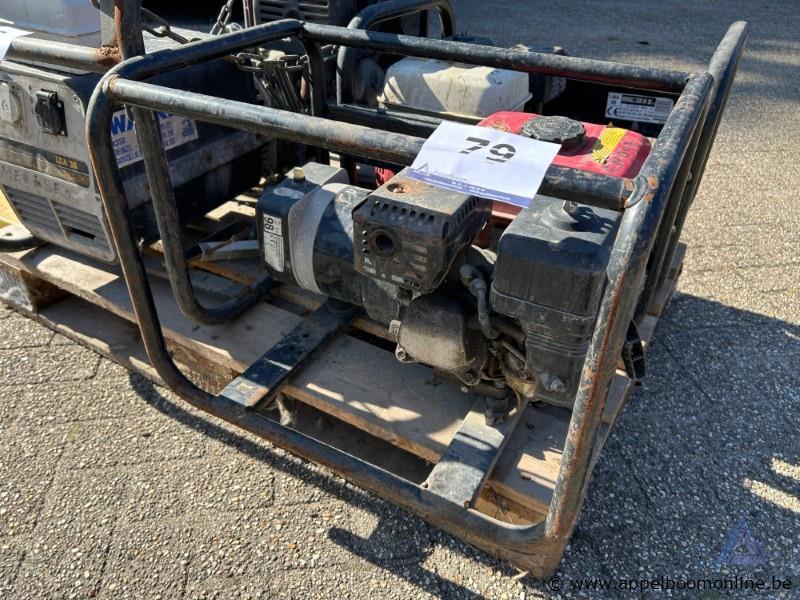 Generator HONDA GX160, bouwjaar 2001, 1 kW, 230 V, 98 dB, serienummer 2001-K1-8706. Werking niet gekend. 005-120 – kavel bij Appelboom