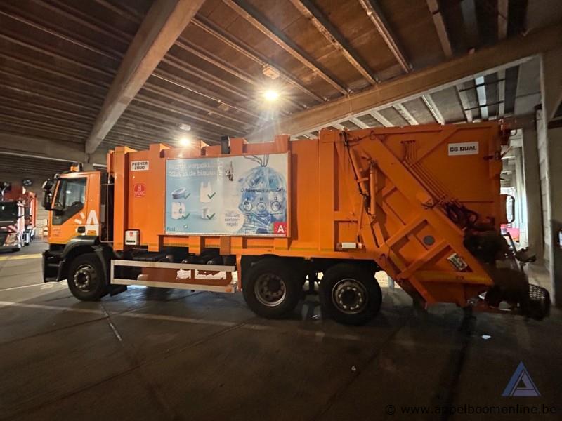 Huisvuilwagen IVECO STRALIS Pusher 2000, WJME2NNH40C243092, 1e insch 24/01/2012, 182234km, 7790cm³, 228kW, diesel, transm. automaat, euro 5, 3 asse… – foto 8 – kavel bij Appelboom