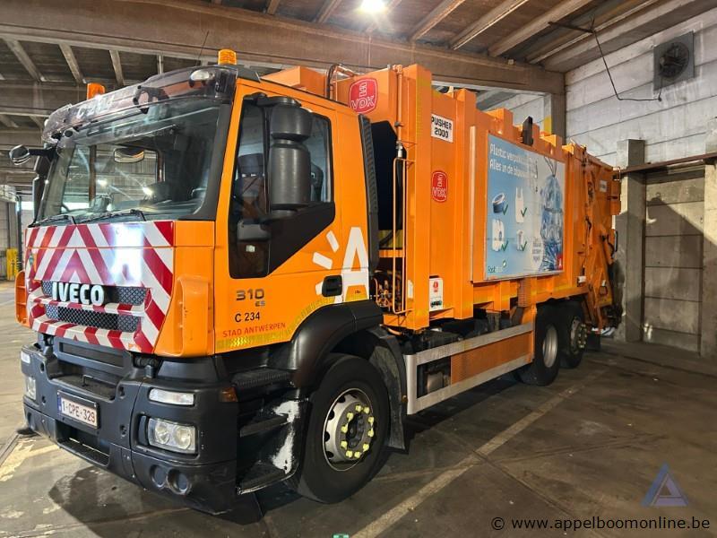 Huisvuilwagen IVECO STRALIS Pusher 2000, WJME2NNH40C243092, 1e insch 24/01/2012, 182234km, 7790cm³, 228kW, diesel, transm. automaat, euro 5, 3 asse… – kavel bij Appelboom