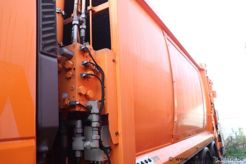 huisvuilwagen IVECO 2Y3C, Pusher 4000, datum 1ste inschr 2/2/2015, chassisnummer WJME2NNH600305606, km laatste keuring 94,498, WJME2NNH60C295943, d… – foto 8 – kavel bij Appelboom