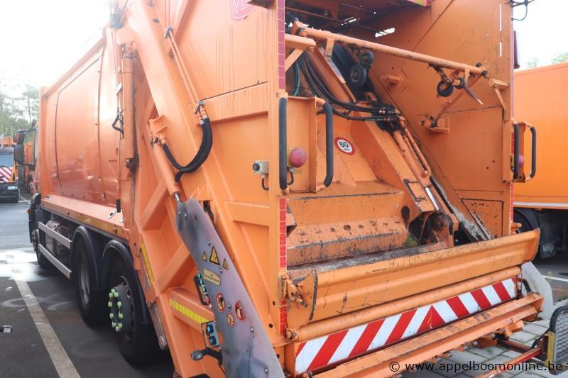 huisvuilwagen IVECO 2Y3C, Pusher 4000, datum 1ste inschr 2/2/2015, chassisnummer WJME2NNH600305606, km laatste keuring 94,498, WJME2NNH60C295943, d… – foto 10 – kavel bij Appelboom