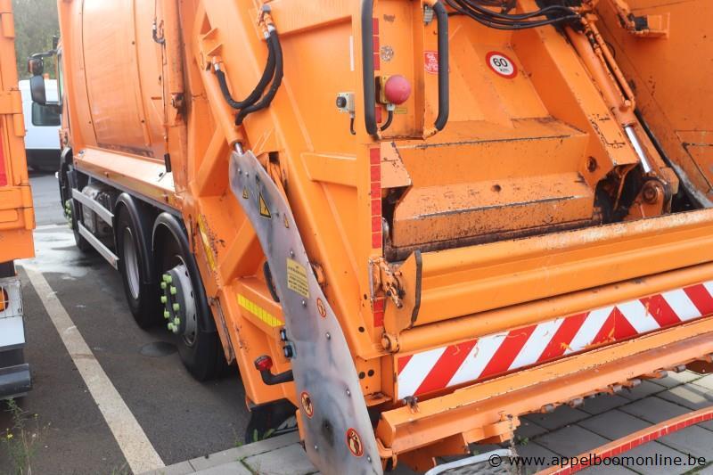 huisvuilwagen IVECO 2Y3C, Pusher 4000, datum 1ste inschr 10/02/2015, chassisnummer WJME2NNH60C295944, km laatste keuring 98,639, WJME2NNH60C305656,… – foto 10 – kavel bij Appelboom