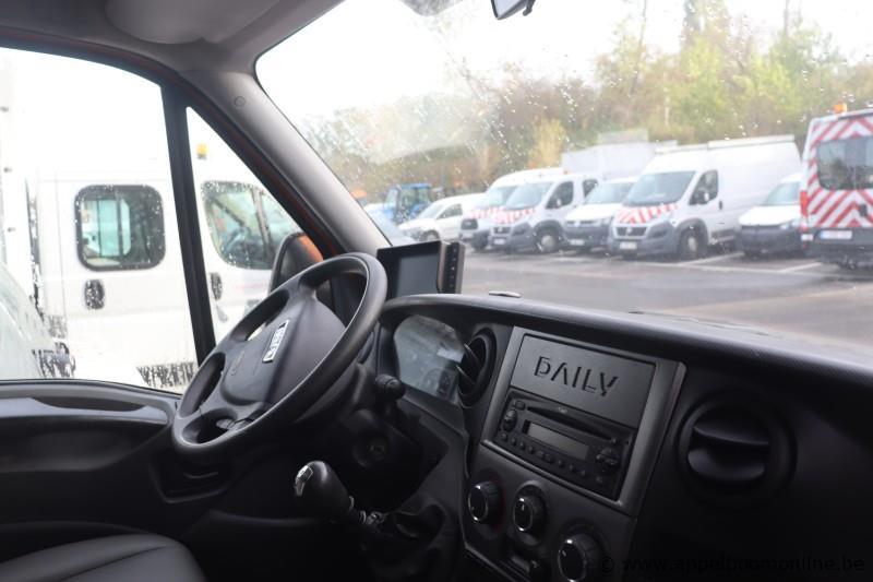 lichte vrachtwagen IVECO FD112C, datum 1ste inschrijving 10/7/2013, chassisnr ZCFC35A7205957205, CNG, km-stand laatste keuring 23,477, Euro V, TTM… – foto 6 – kavel bij Appelboom