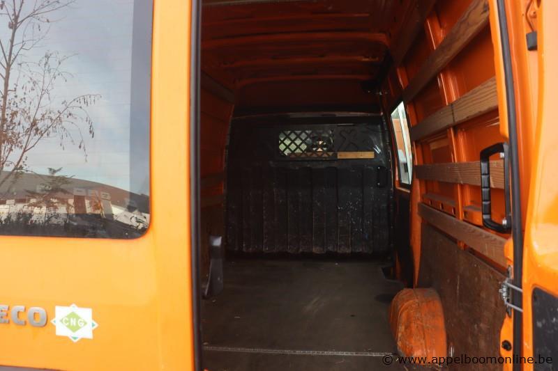 lichte vrachtwagen IVECO FD112C, datum 1ste inschrijving 10/7/2013, chassisnr ZCFC35A7205957205, CNG, km-stand laatste keuring 23,477, Euro V, TTM… – foto 9 – kavel bij Appelboom