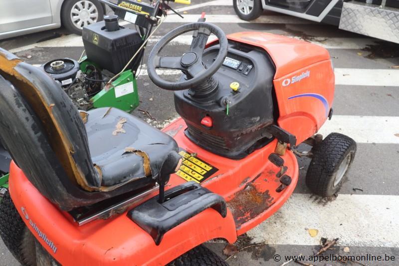gazontrekker SIMPLICITY Conquest, 24Hp, werking niet gekend, mogelijks batterij plat – foto 4 – kavel bij Appelboom