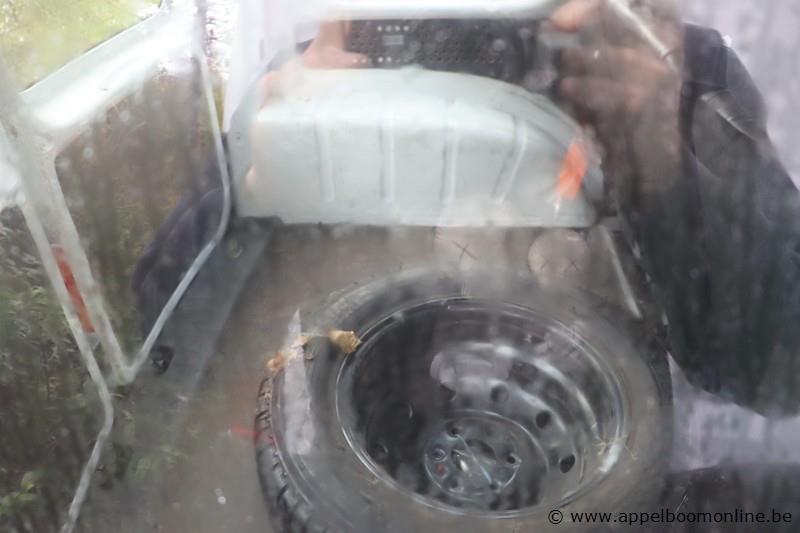 lichte vrachtwagen VOLKSWAGEN Caddy, datum 1ste inschr 19/11/2013, chassisnr WV1ZZZ2KZEX062488, km-stand 67558, Euro 5, schade rondom – foto 8 – kavel bij Appelboom