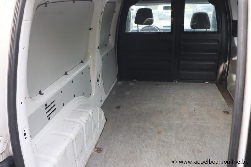 lichte vrachtwagen VOLKSWAGEN Caddy, datum 1ste inschr 9/06/2017, chassisnr WV1ZZZ2KZHX156959, km-stand 55965, Euro 6b, schade rondom, MTM 2345kg – foto 8 – kavel bij Appelboom