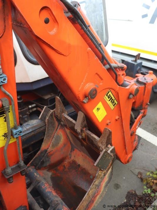 laadgraafcombinatie KUBOTA R420N, bj 2004, serie nr 01004, werkuren 1111,5, mogelijk platte batterij, vv toebehoren – foto 6 – kavel bij Appelboom