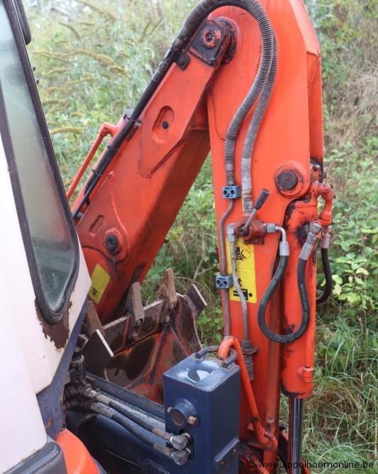 laadgraafcombinatie KUBOTA R420N, bj 2004, serie nr 01004, werkuren 1111,5, mogelijk platte batterij, vv toebehoren – foto 7 – kavel bij Appelboom