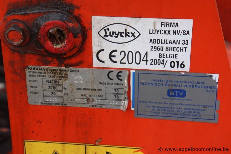 laadgraafcombinatie KUBOTA R420N, bj 2004, serie nr 01004, werkuren 1111,5, mogelijk platte batterij, vv toebehoren – foto 8 – kavel bij Appelboom