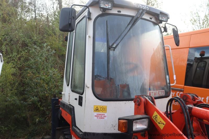 laadgraafcombinatie KUBOTA R420N, bj 2004, serie nr 01004, werkuren 1111,5, mogelijk platte batterij, vv toebehoren – foto 9 – kavel bij Appelboom