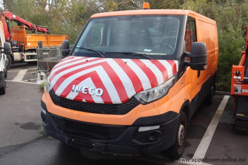 lichte vrachtwagen IVECO FD11C2C, datum 1ste inschr 22/7/2015, chassis nr ZCFC335A905045635, km-stand 32,547, CNG, TTM 3500, schade rondom – foto 2 – kavel bij Appelboom