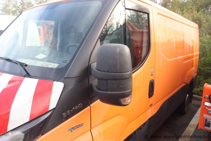 lichte vrachtwagen IVECO FD11C2C, datum 1ste inschr 22/7/2015, chassis nr ZCFC335A905045635, km-stand 32,547, CNG, TTM 3500, schade rondom – foto 4 – kavel bij Appelboom