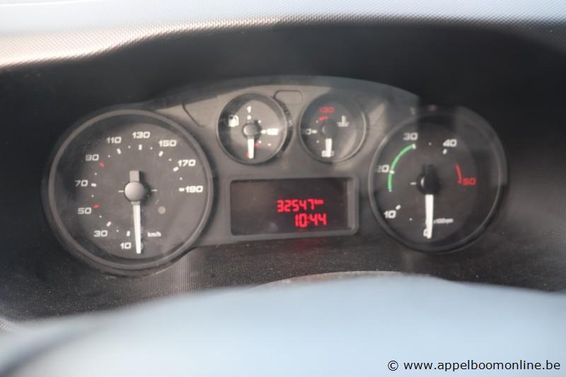 lichte vrachtwagen IVECO FD11C2C, datum 1ste inschr 22/7/2015, chassis nr ZCFC335A905045635, km-stand 32,547, CNG, TTM 3500, schade rondom – foto 6 – kavel bij Appelboom
