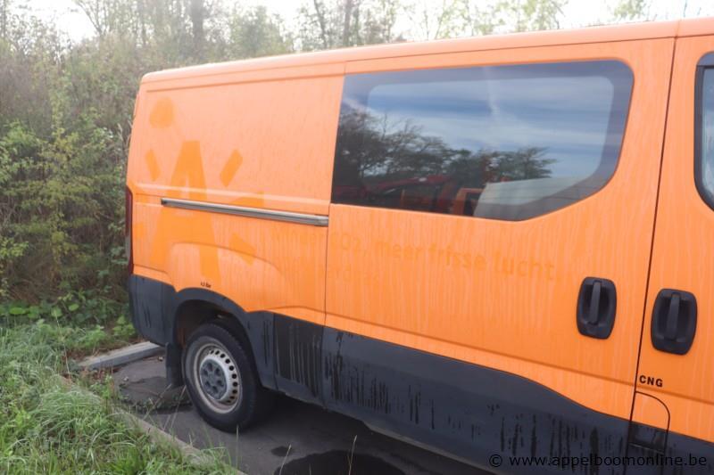 lichte vrachtwagen IVECO FD11C2C, datum 1ste inschr 22/7/2015, chassis nr ZCFC335A905045635, km-stand 32,547, CNG, TTM 3500, schade rondom – foto 7 – kavel bij Appelboom