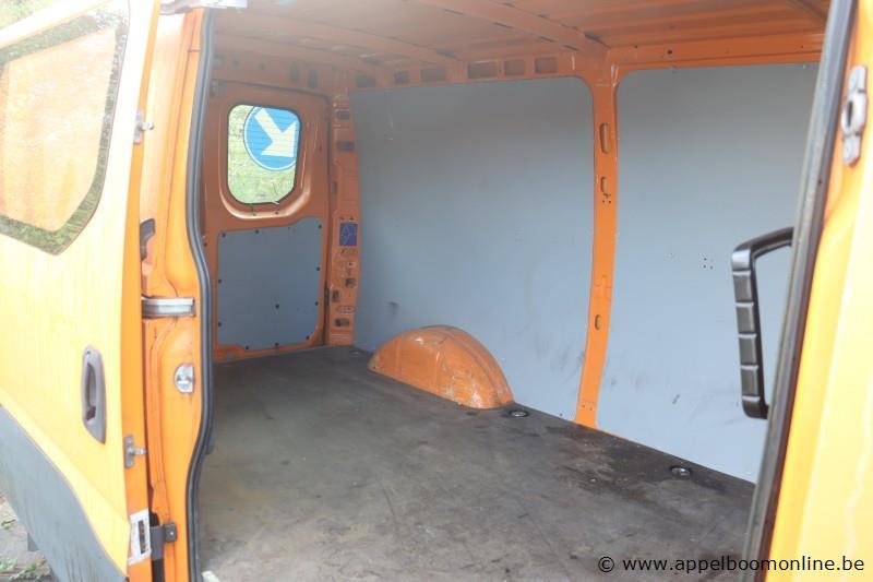 lichte vrachtwagen IVECO FD11C2C, datum 1ste inschr 22/7/2015, chassis nr ZCFC335A905045635, km-stand 32,547, CNG, TTM 3500, schade rondom – foto 8 – kavel bij Appelboom
