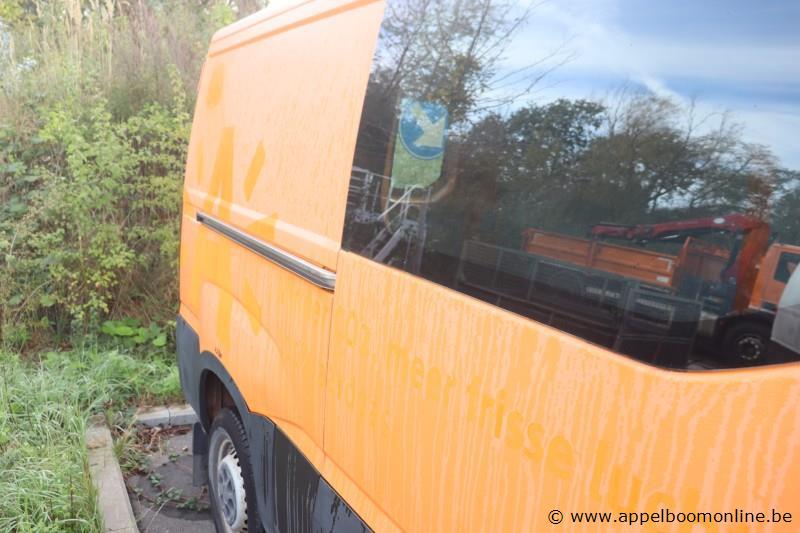 lichte vrachtwagen IVECO FD11C2C, datum 1ste inschr 22/7/2015, chassis nr ZCFC335A905045635, km-stand 32,547, CNG, TTM 3500, schade rondom – foto 9 – kavel bij Appelboom