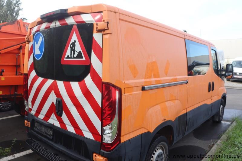 lichte vrachtwagen IVECO FD11C2C, datum 1ste inschr 22/7/2015, chassis nr ZCFC335A905045635, km-stand 32,547, CNG, TTM 3500, schade rondom – foto 10 – kavel bij Appelboom