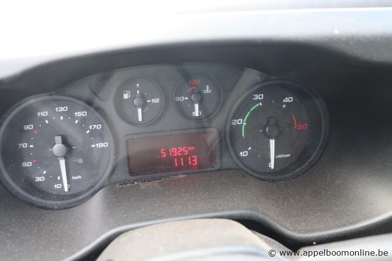 lichte vrachtwagen IVECO FD11C2C, datum 1ste inschr 7/12/2015, chassis nr ZCFC335A505065770, km-stand 51925, CNG, TTM 3500, schade rondom – foto 8 – kavel bij Appelboom
