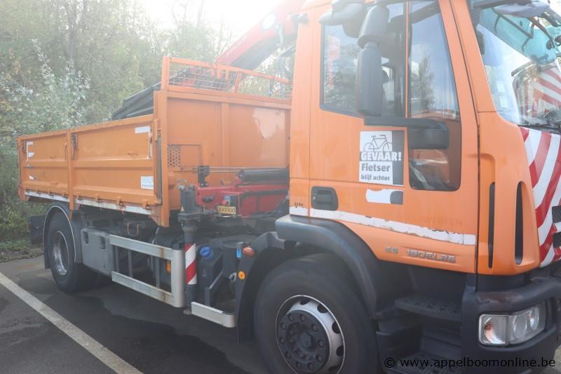 kraanwagen IVECO 190EL, datum 1ste inschr 4/12/2014, chassis nr ZCFA61VJ202629525, diesel, EURO VI, TTM 19000kg, vv kraan HMF RCL 5300 en graafbak,… – foto 3 – kavel bij Appelboom